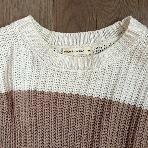 Colorblock Knit Sweater - Picture 4 of 5